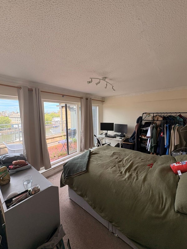 Room Cumberland Road in Bristol