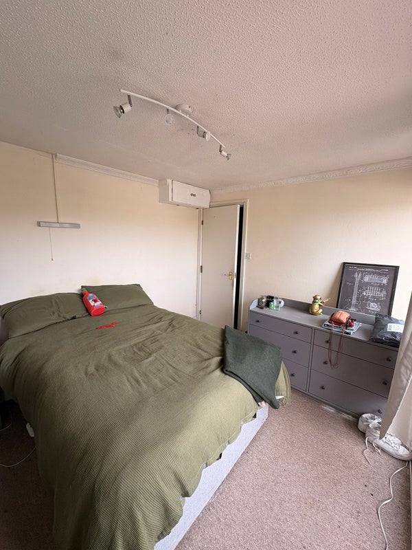 Room Cumberland Road in Bristol