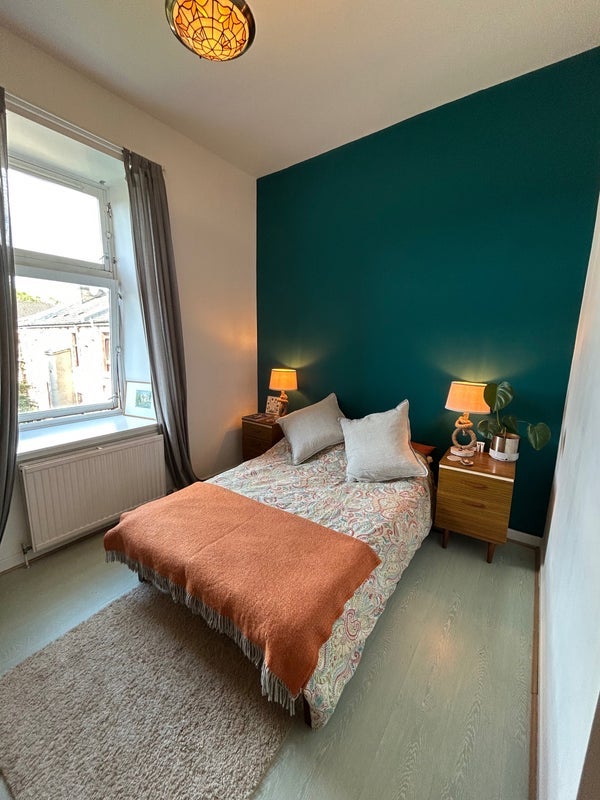 Room Cathcart Road in Glasgow