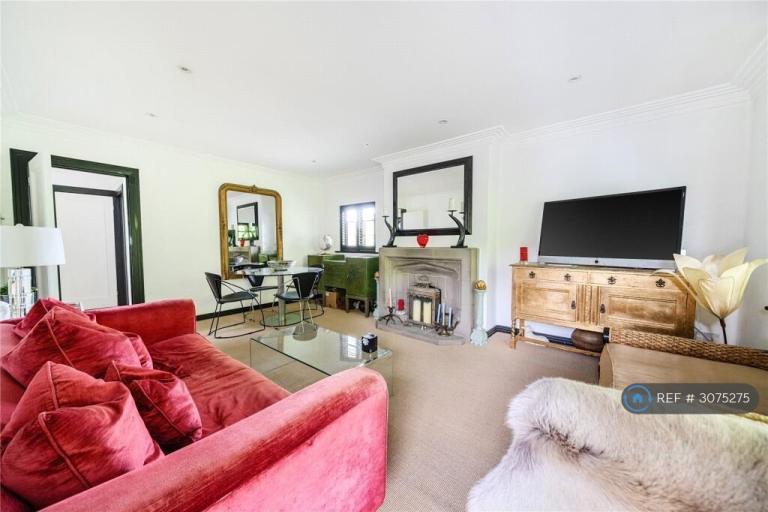 Flat Broomfield Park in Sunningdale