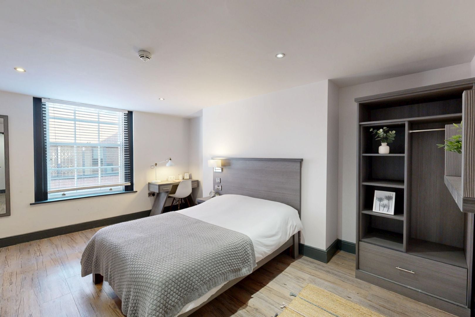 Room Hounds Gate in Nottingham