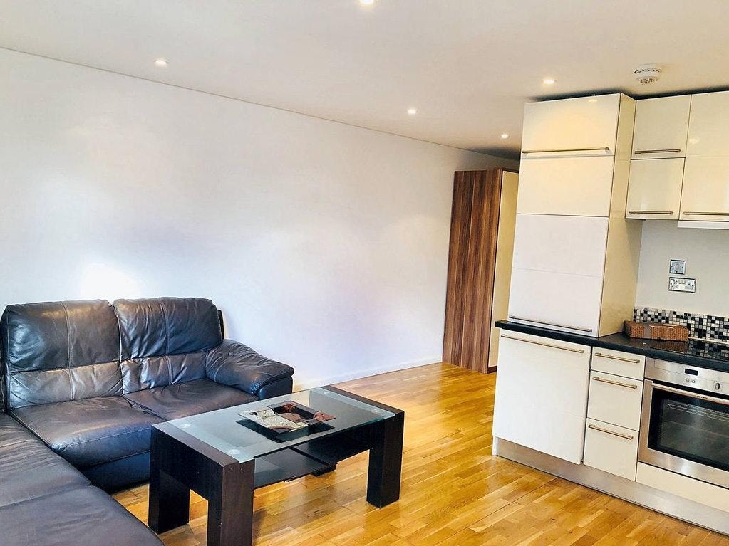 Flat Millharbour in Greater London