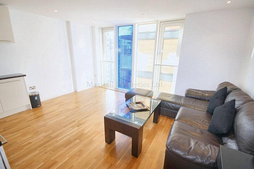 Flat Millharbour in Greater London