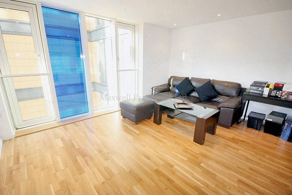 Flat Millharbour in Greater London