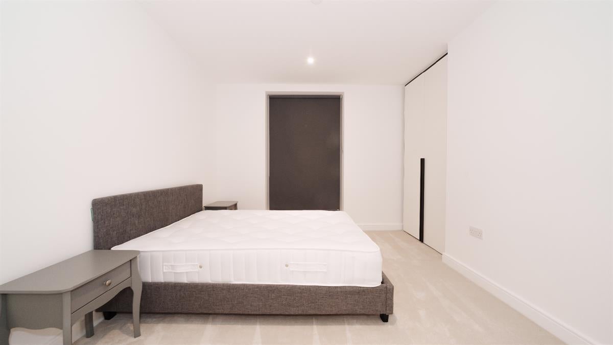Flat Beresford Avenue in Greater London