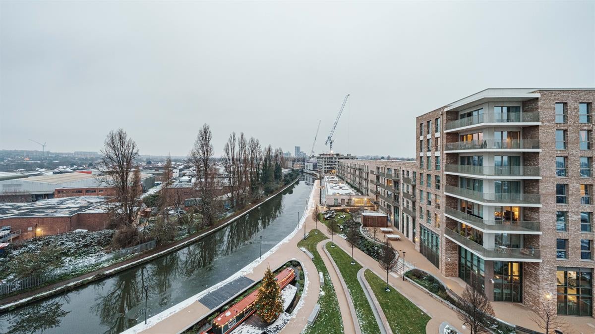 Flat Beresford Avenue in Greater London