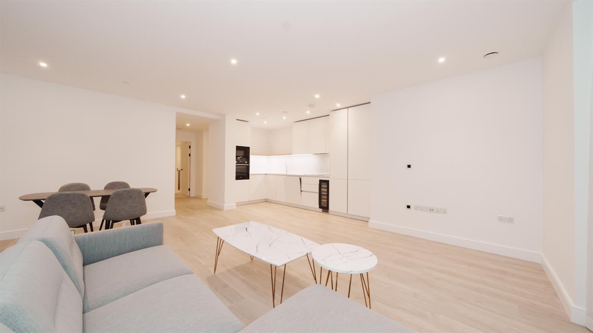 Flat Beresford Avenue in Greater London