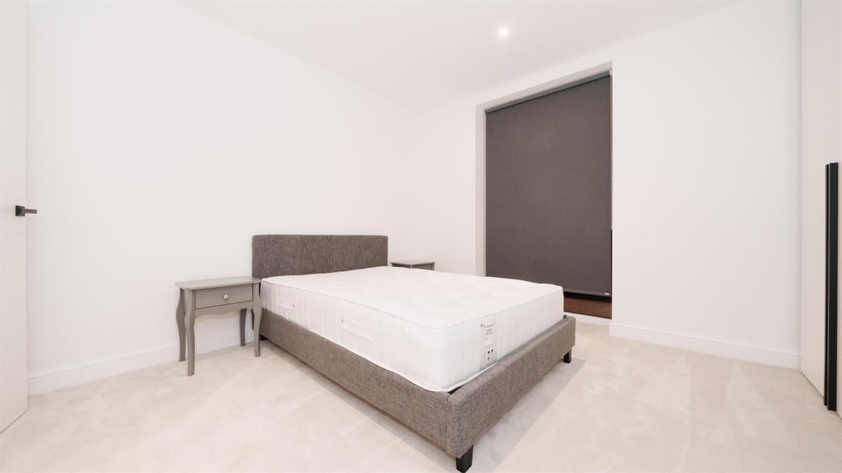 Flat Beresford Avenue in Greater London