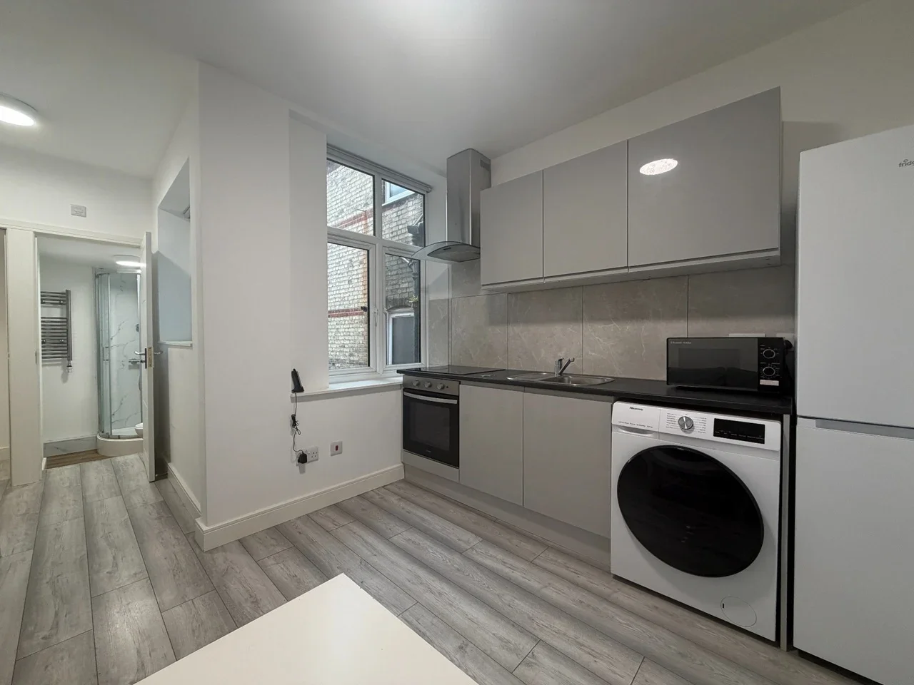 Flat Golders Way in Greater London