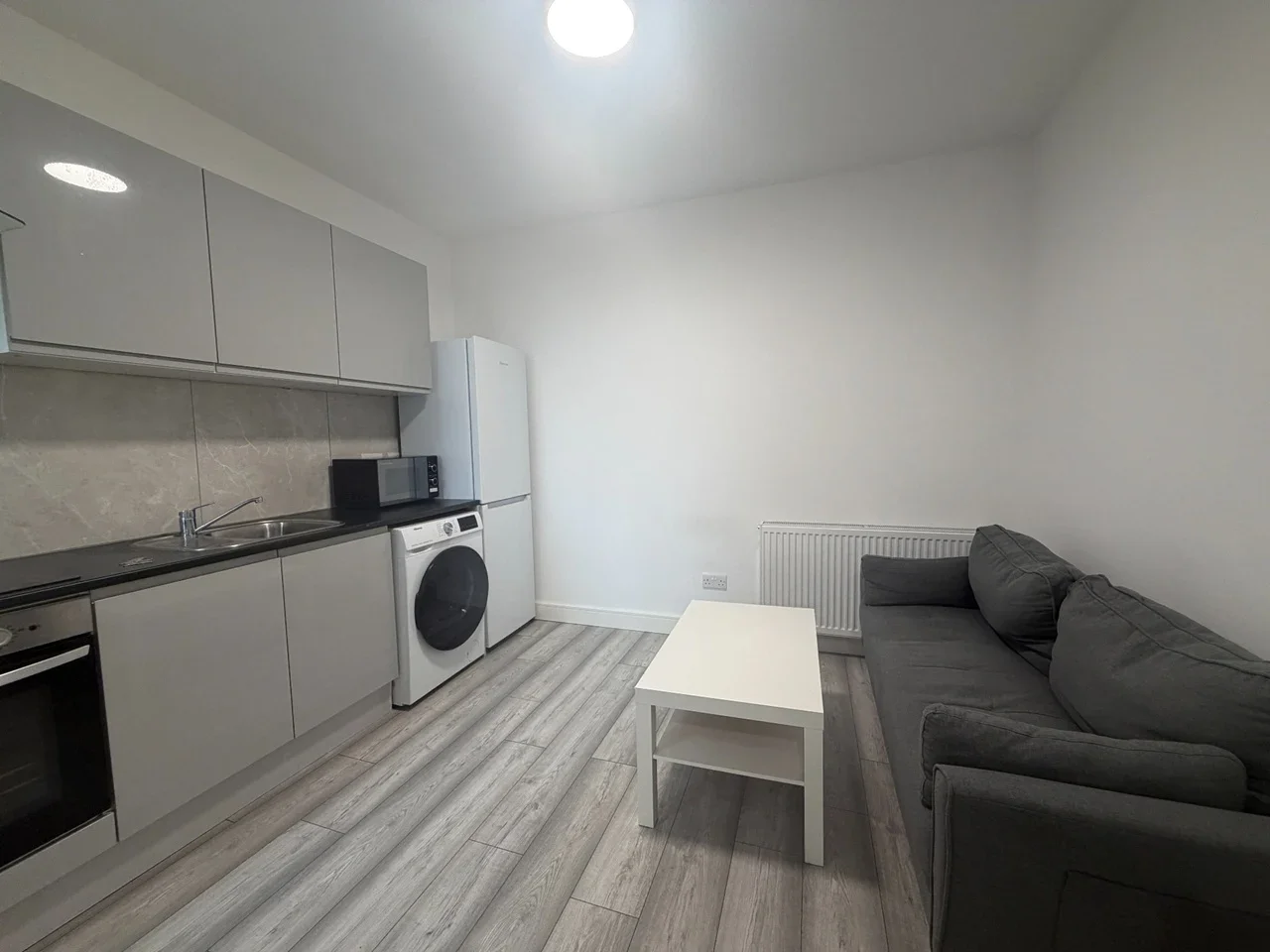 Flat Golders Way in Greater London