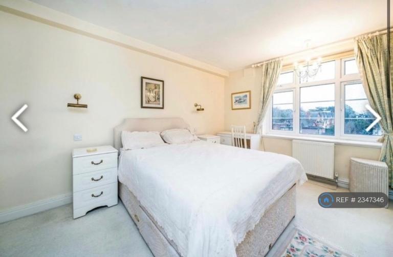 Flat Helena Road in Greater London