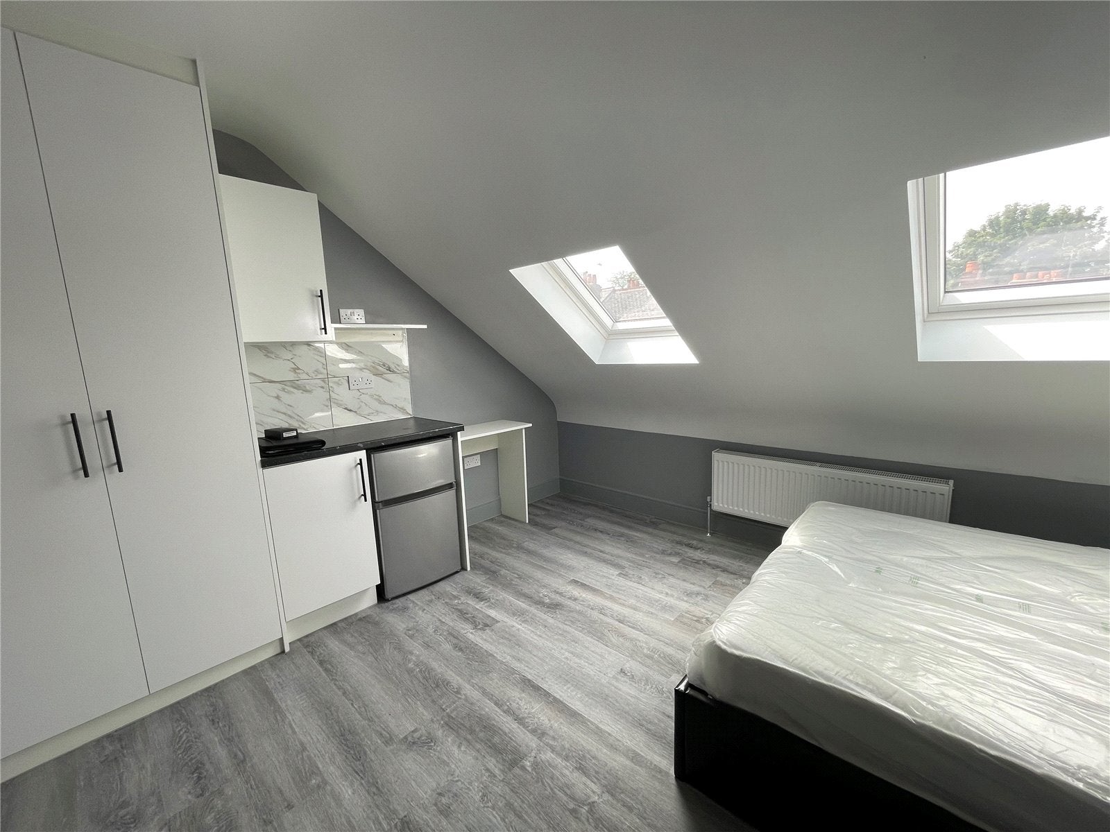 Room Beecham Road in Reading