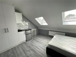 Room Beecham Road in Reading