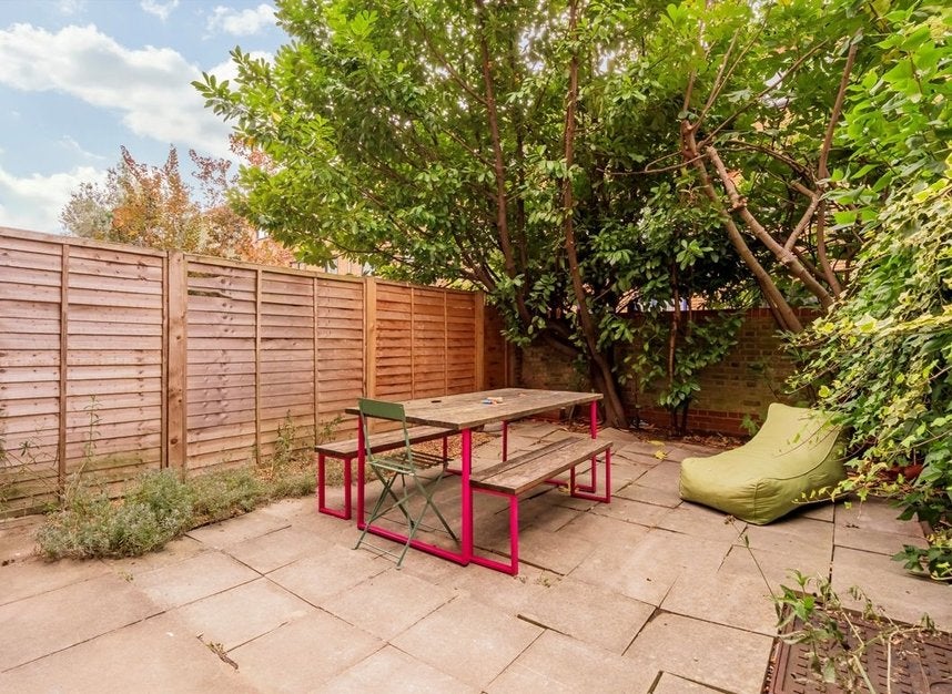Flat St Ervans Road in Greater London