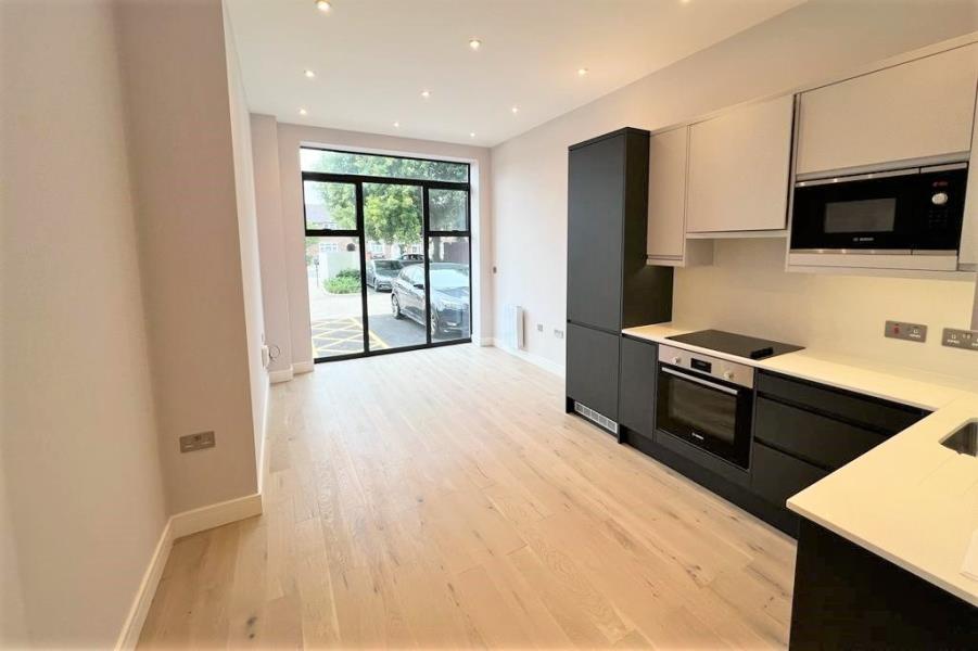 Flat Forsyth Road in Woking