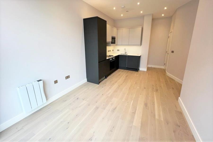 Flat Forsyth Road in Woking