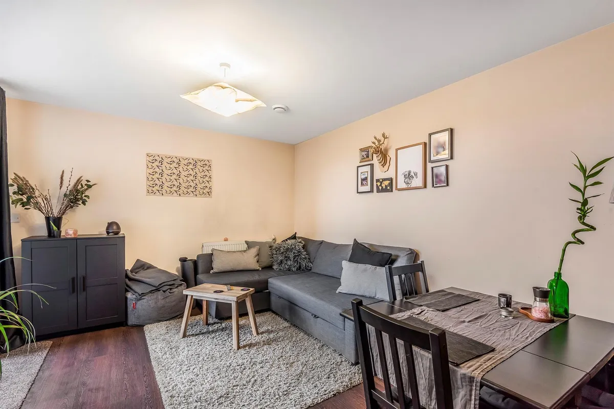 Flat Lankaster Gardens in Greater London