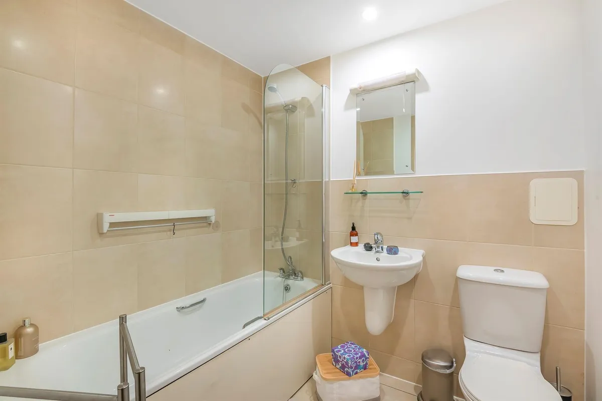 Flat Lankaster Gardens in Greater London