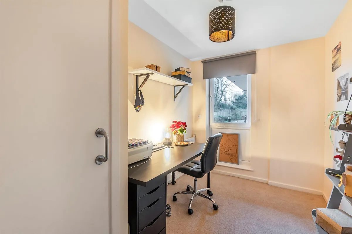 Flat Lankaster Gardens in Greater London