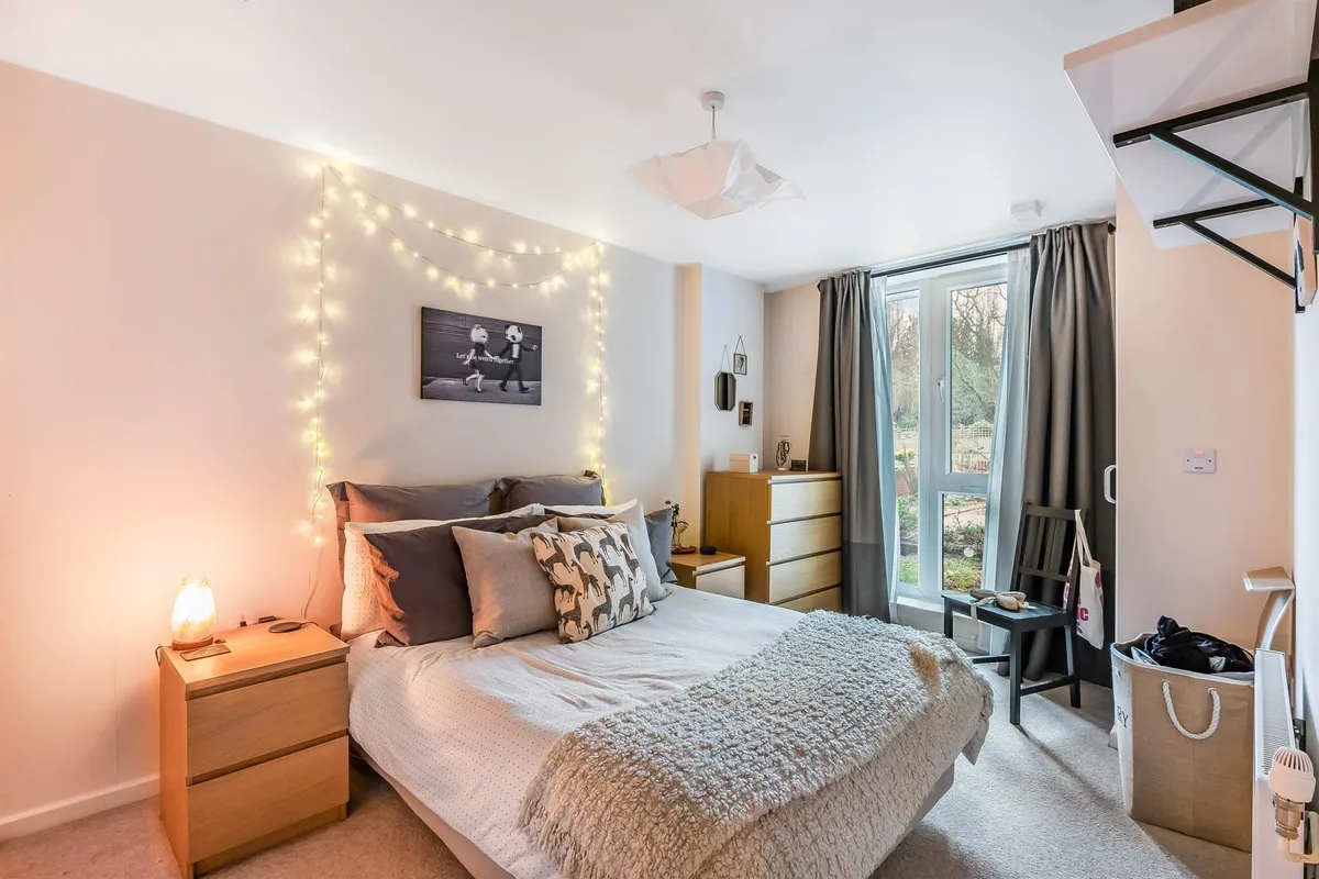 Flat Lankaster Gardens in Greater London