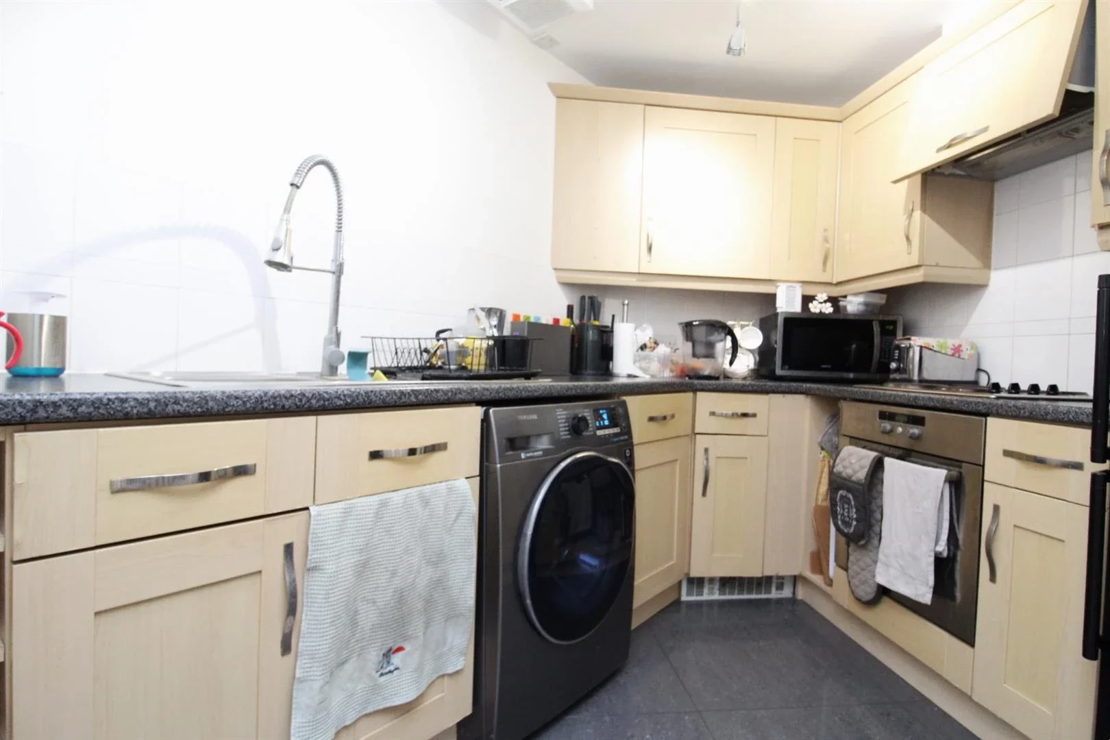Flat Orton Grove in Greater London