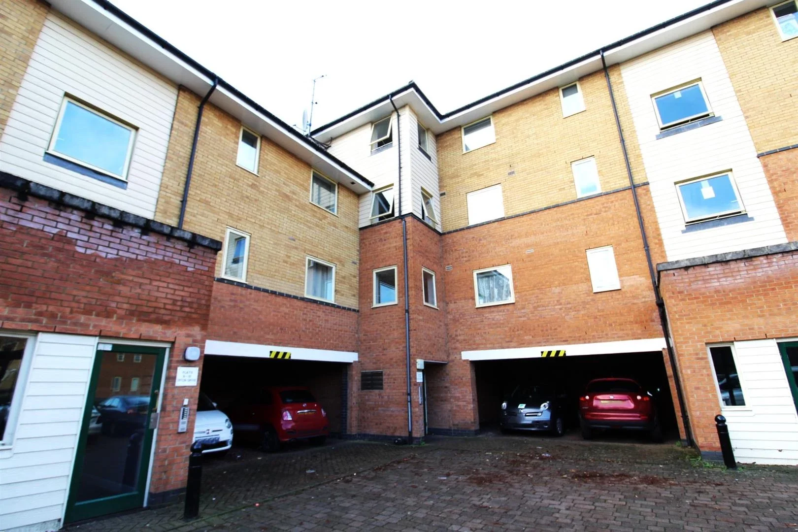 Flat Orton Grove in Greater London