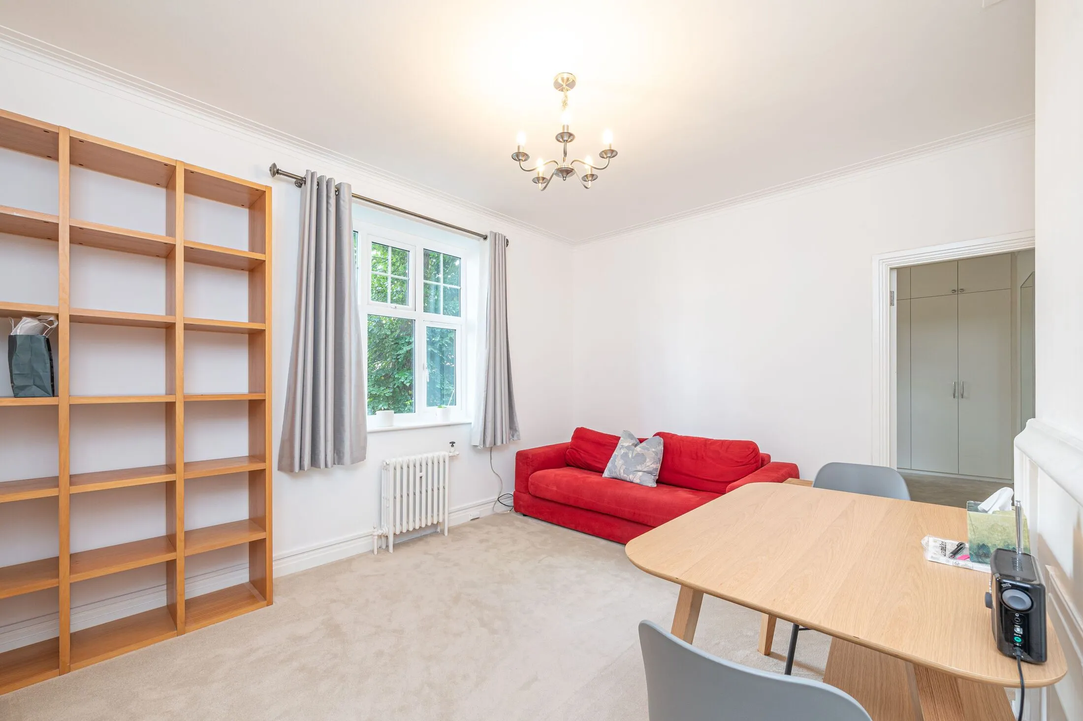 Flat Belsize Grove in Greater London