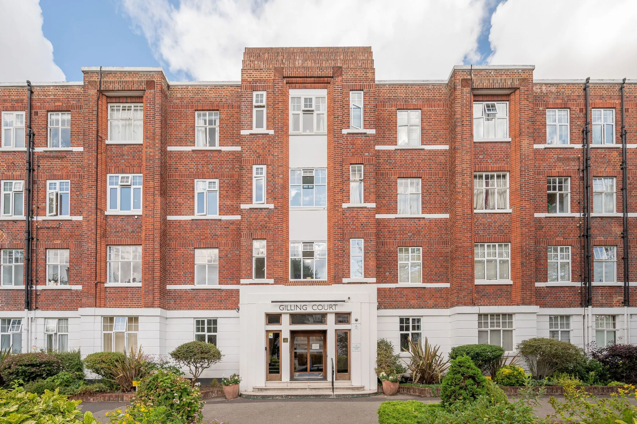 Flat Belsize Grove in Greater London