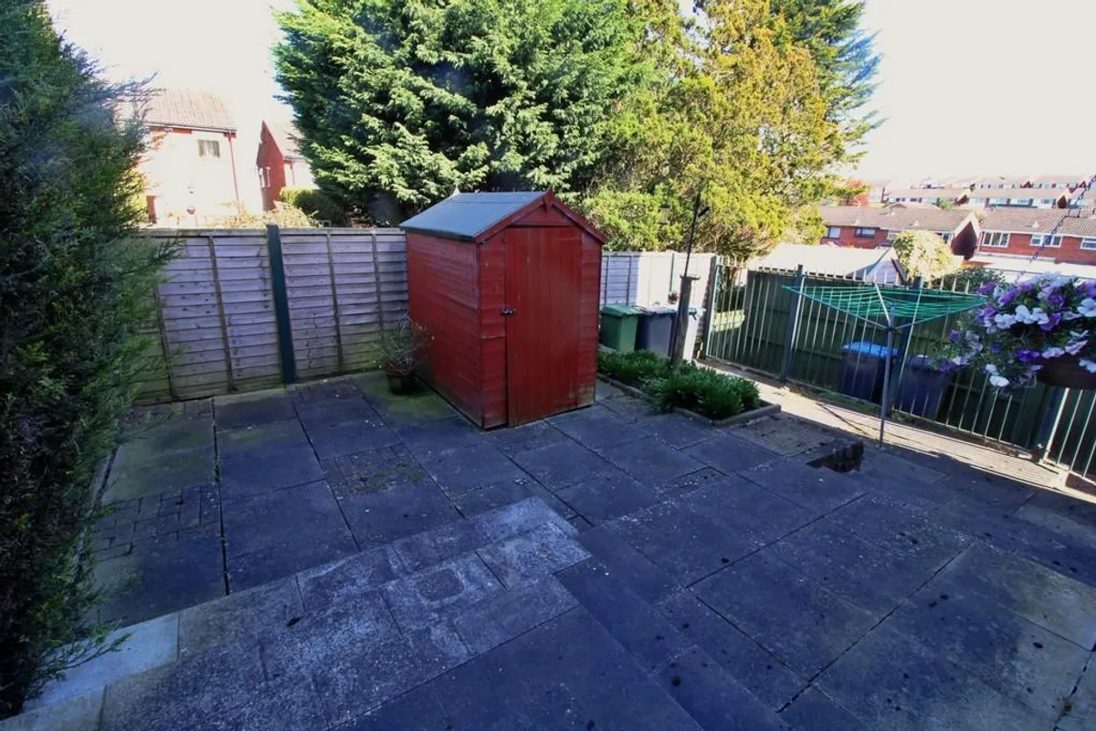 House Cowan Close in Rugby
