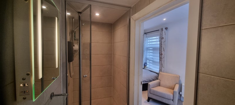 Room Winslow Road in Greater London