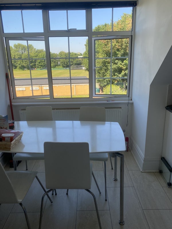 Room Oak Way in Greater London