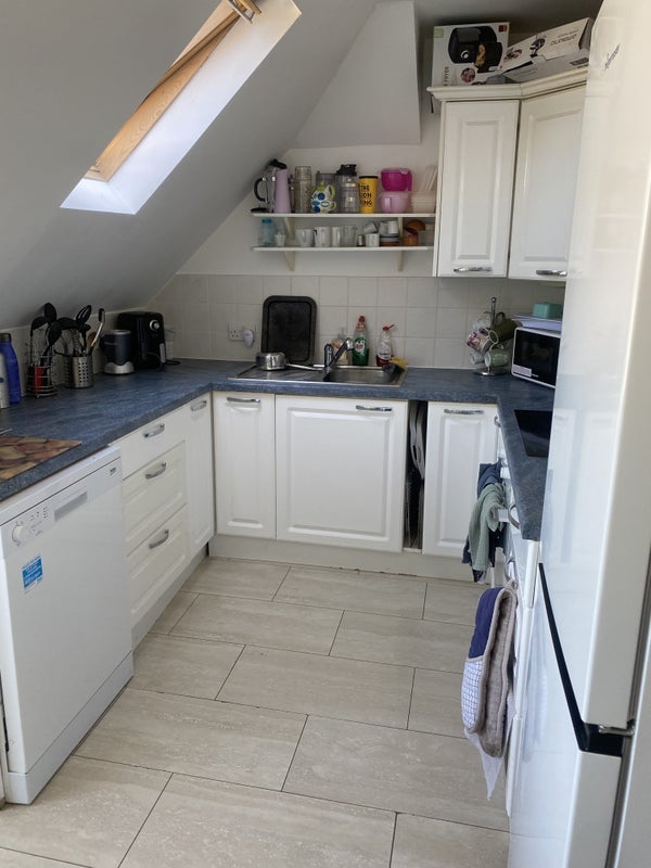Room Oak Way in Greater London