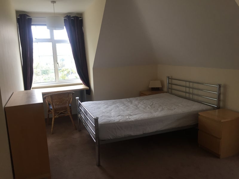 Room Oak Way in Greater London