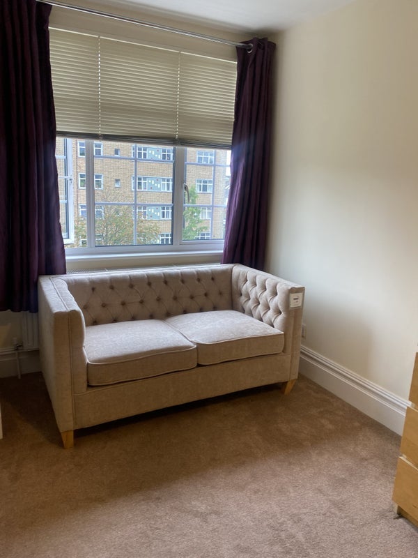 Room Oak Way in Greater London