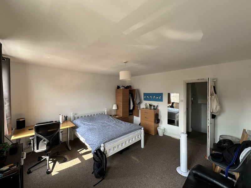 Room Camden Road in Greater London