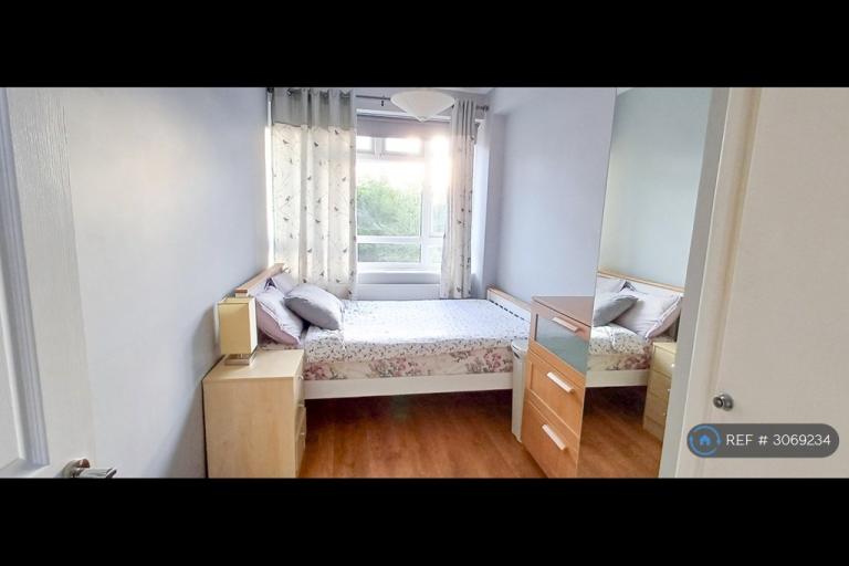 Room Albert Drive in Greater London
