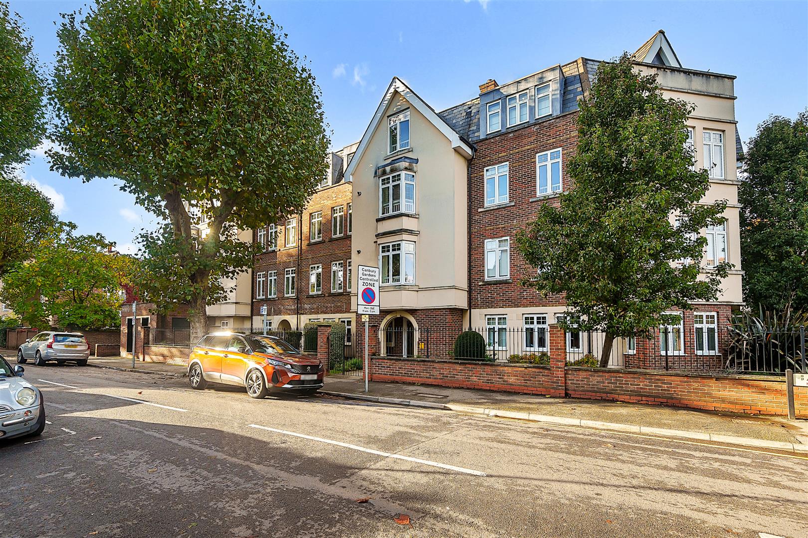 Flat Albany Park Road in Greater London