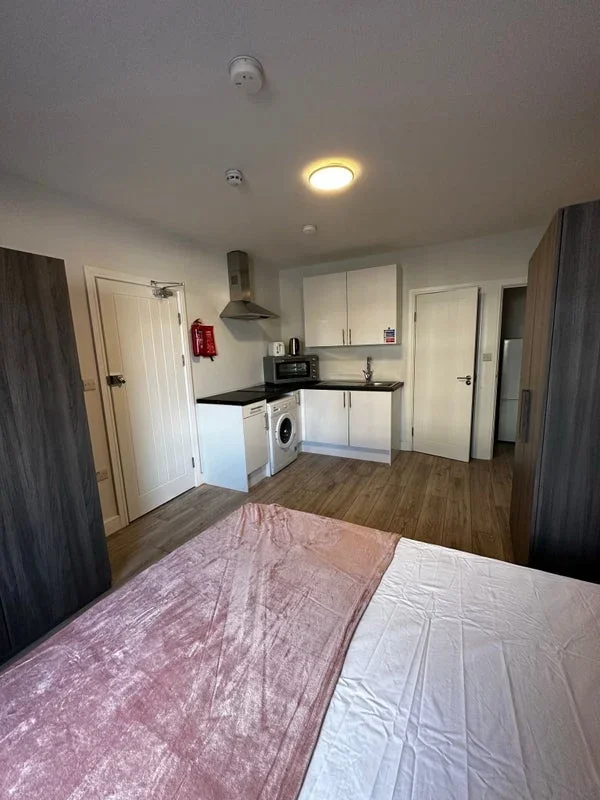 Flat The Rise in Greater London