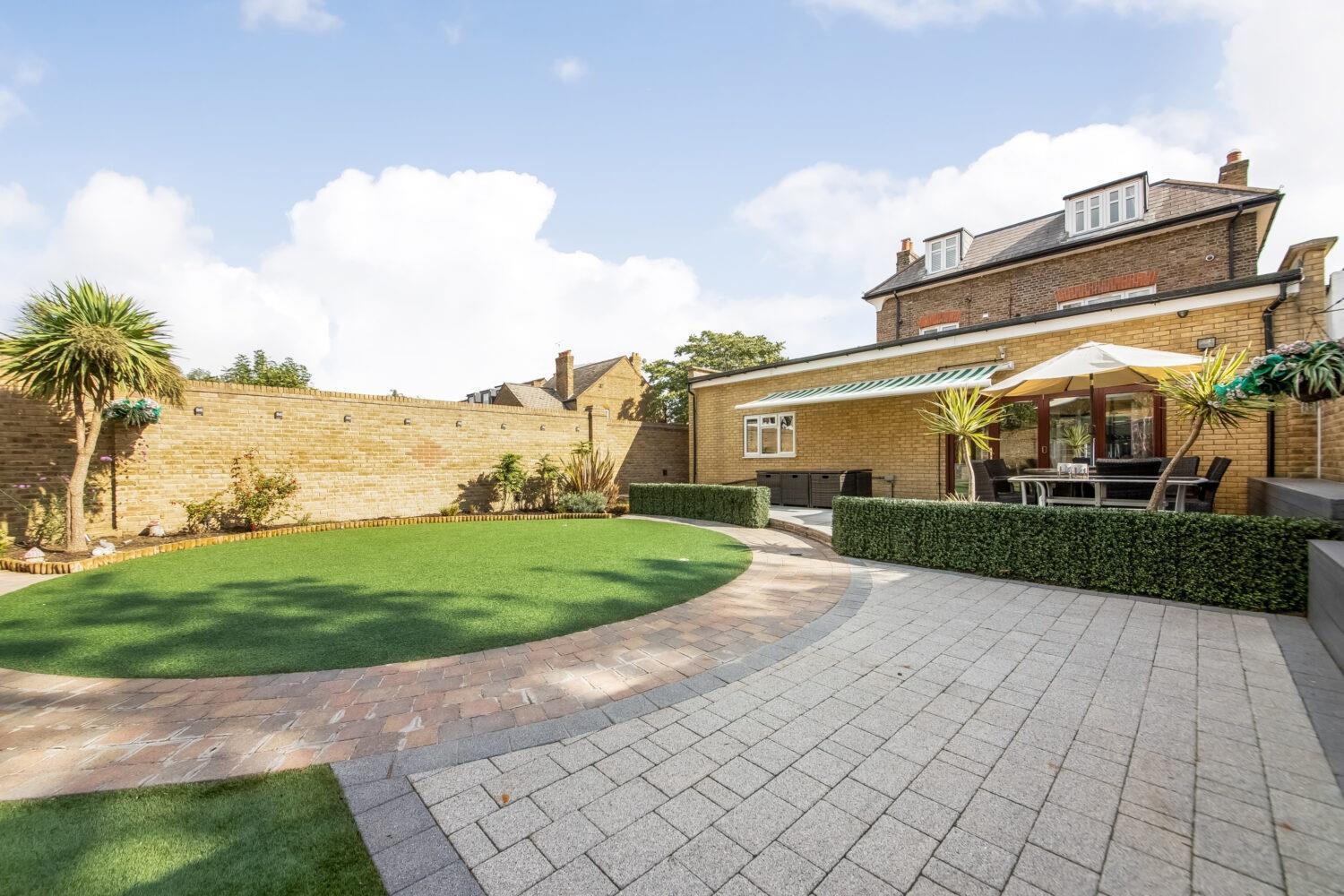 House Woolstone Road in Greater London