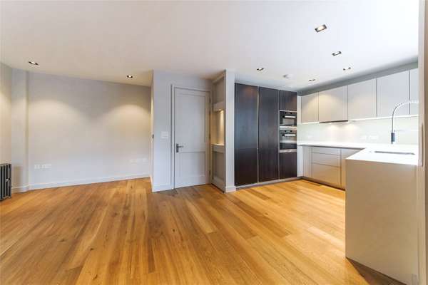 Flat Grosvenor Road in City of Westminster