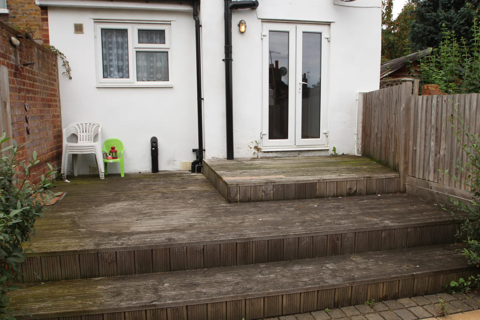 Flat Plum Lane in Greater London