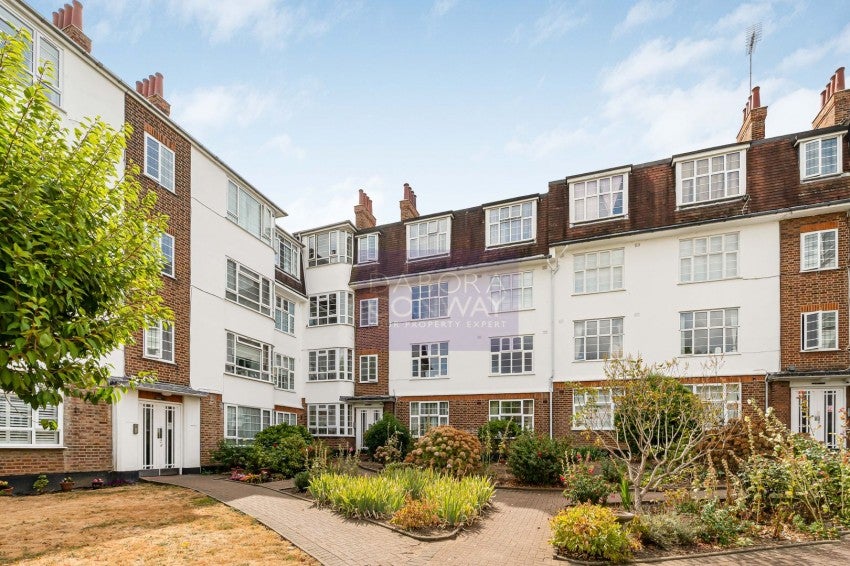 Flat Spring Bank in Greater London