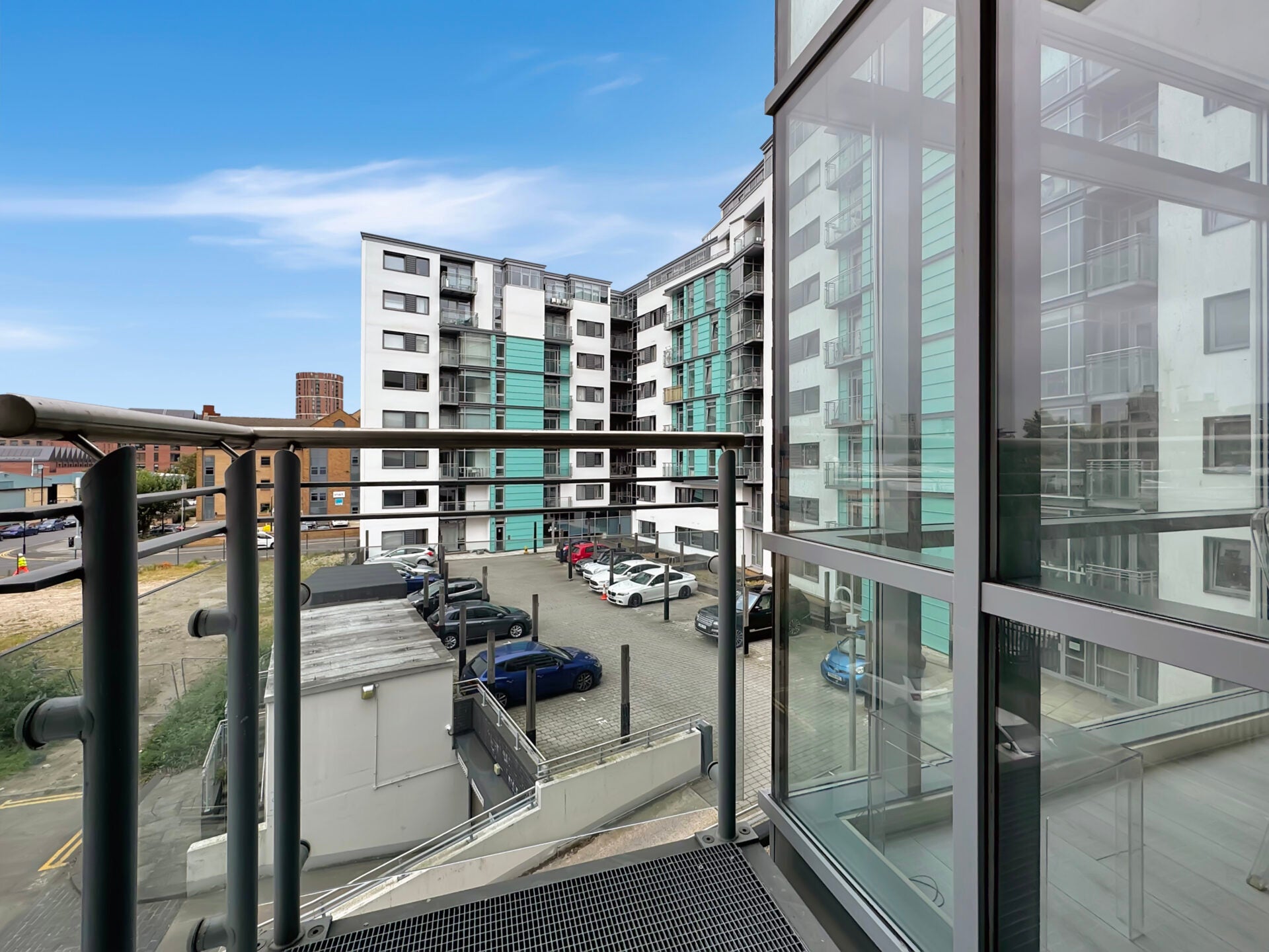 Flat Ingram Street in Leeds