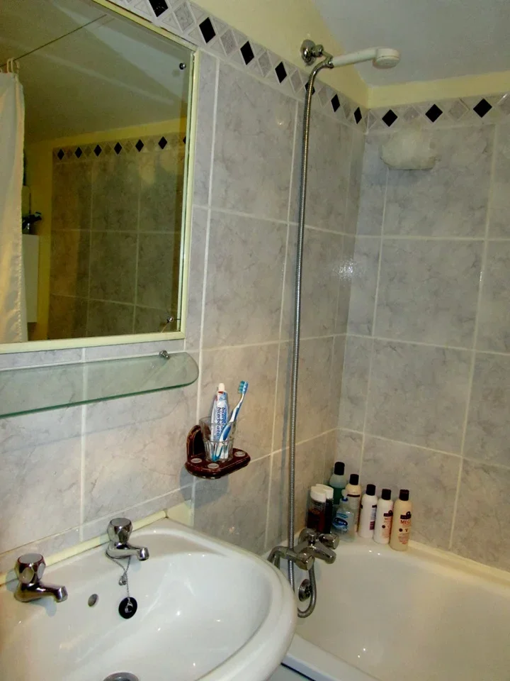 Room Ashville Road in Greater London