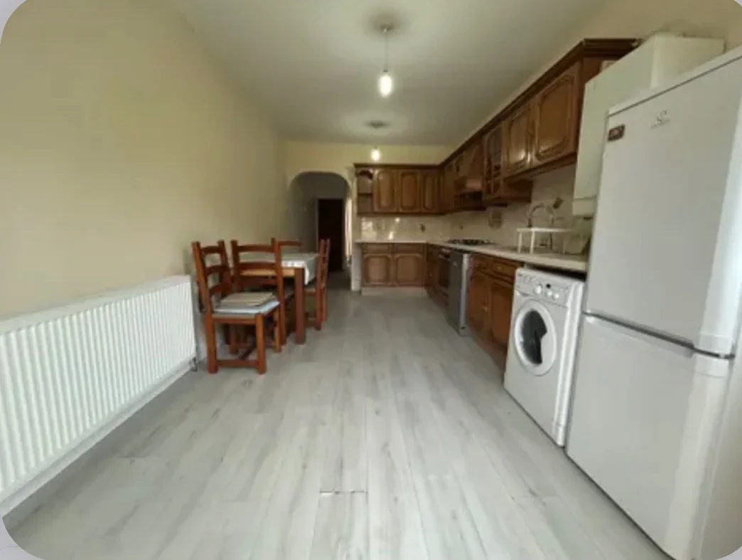 Flat Warham Road in Greater London