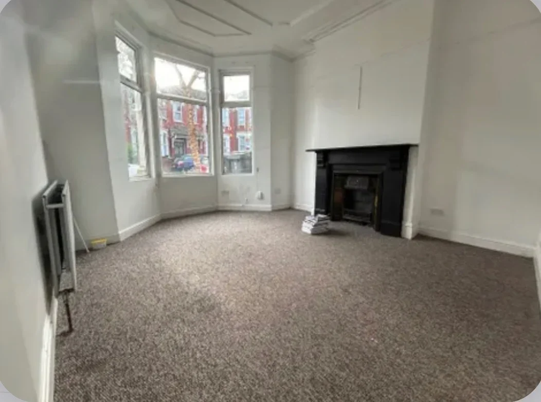 Flat Warham Road in Greater London