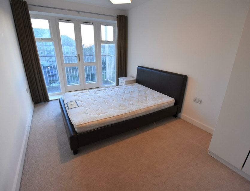 Flat Park Lodge Avenue in Greater London