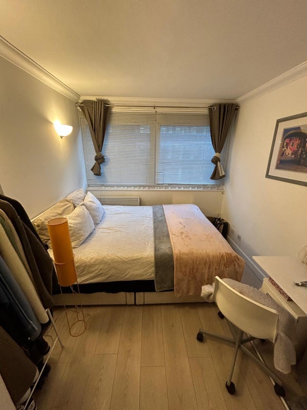 Room Fitzroy Street in Greater London