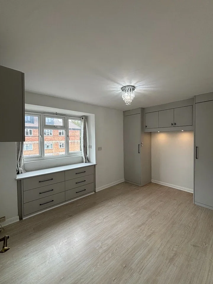 Flat Eaton Road in Greater London