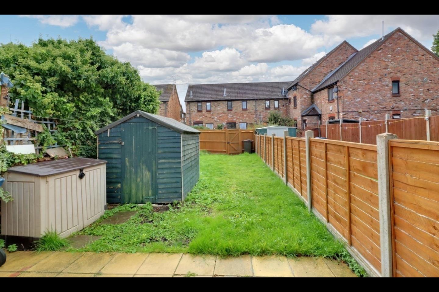 Room Sherwood Road in Greater London